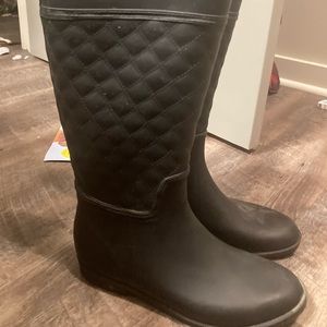 Quilted pattern rubber rain boots